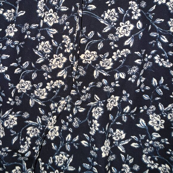 Vince Camuto Navy & White Floral Boho Blouse – Size Medium - Picture 5 of 6